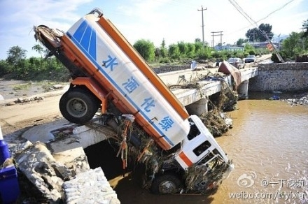 http://wpc2.narod.ru/02/china/flood_2.jpg