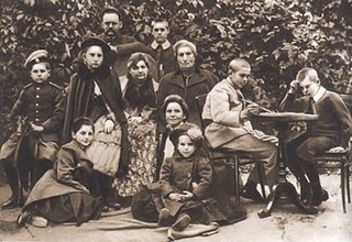 http://wpc2.narod.ru/alekhine-family-1901.jpg